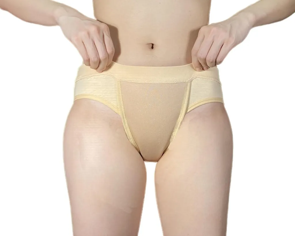 A nude tucking gaff